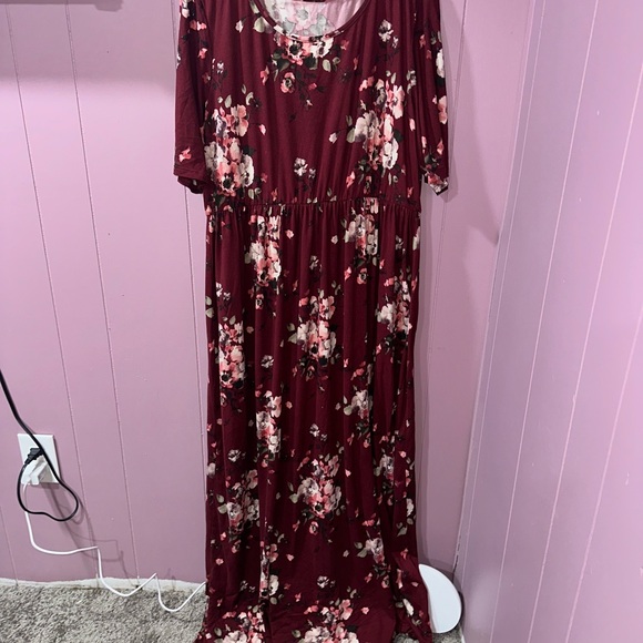 Chic Floral Maxi Dress in Burgundy and Pink - Picture 1 of 4